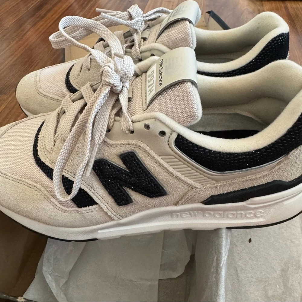 New Balance Beige and Black Women's Sneakers - Picture 8 of 11